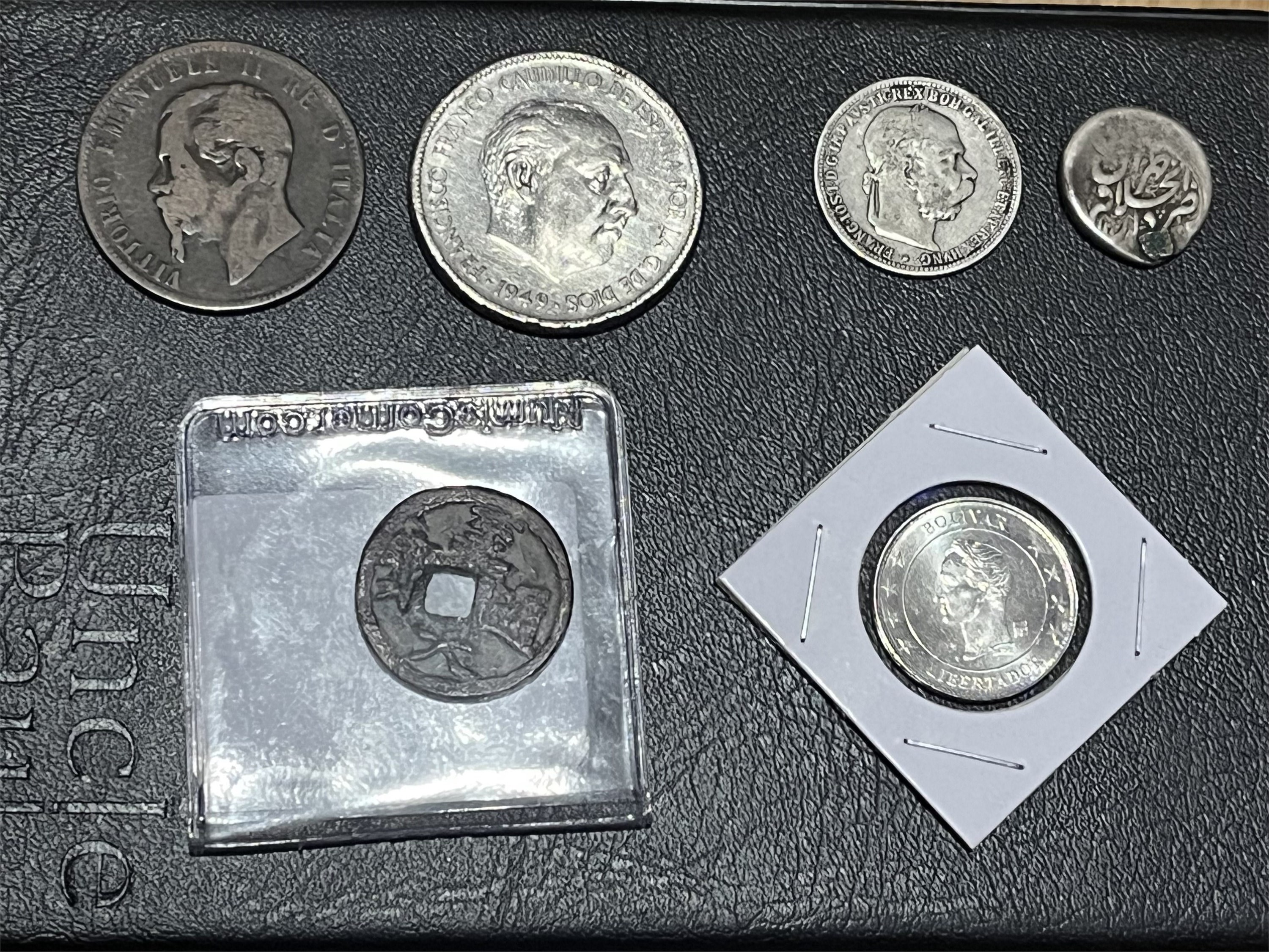 Coins of 4 continents : kings, liberators, sultans and dictators